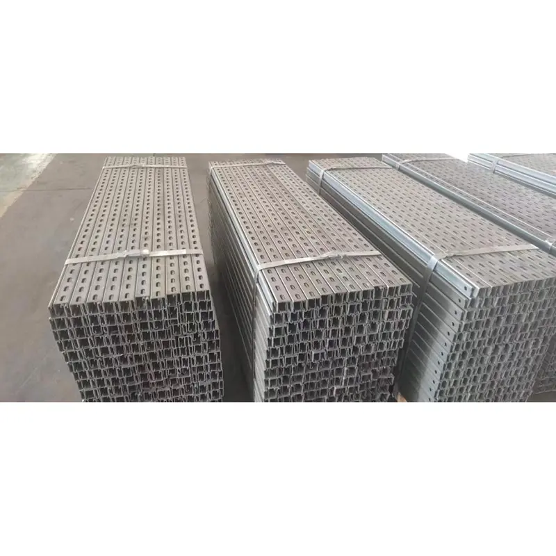 Structură din oțel acoperită cu zinc-aluminiu-magneziu